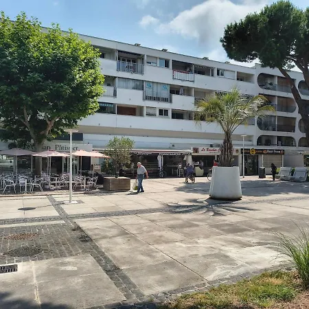 Bord De Apartment
